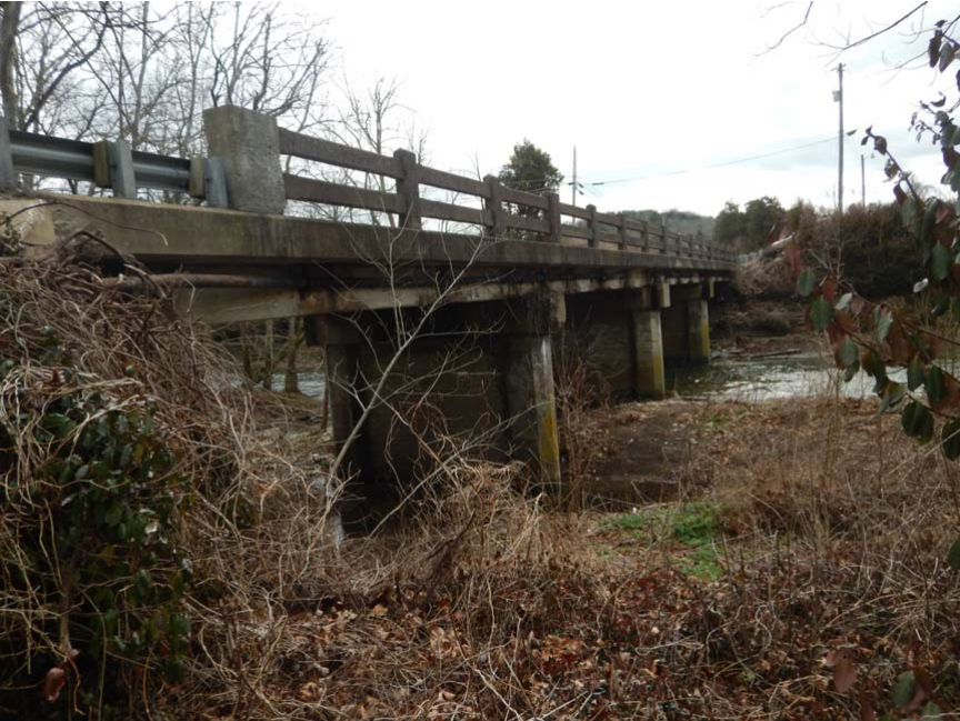 The old Black Bridge had concrete rails resembling fences.
